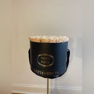 Large Venus et fleur